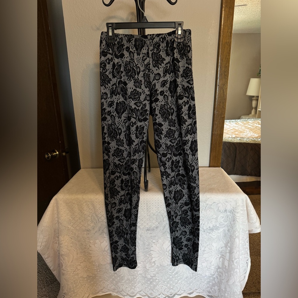 Women’s Floral Patterned Black and Gray Leggings - M